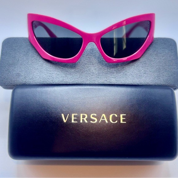 AUTHENTIC Versace Cat Eye Bold Pink 60mm Sunglasses! NEW!!! ☀️🕶️💖 - Picture 10 of 11
